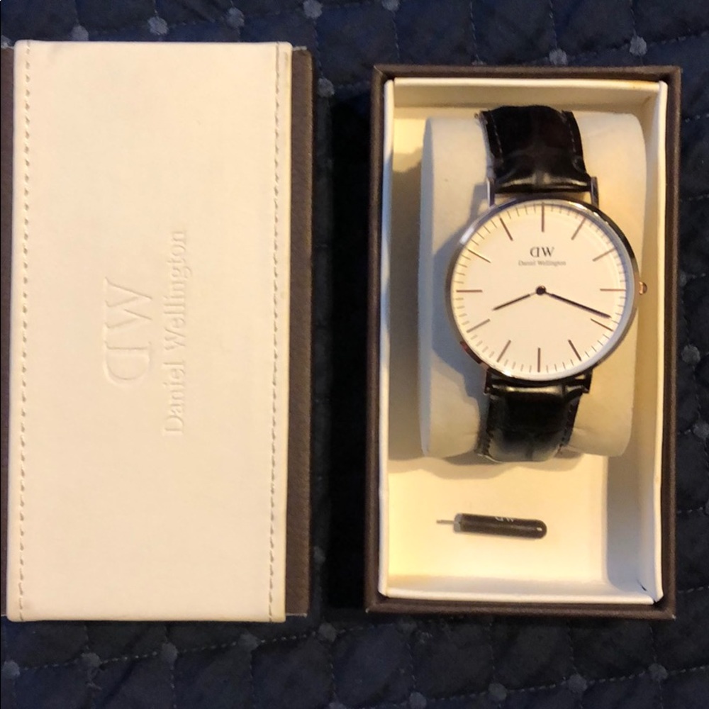 NWOT 🚨 Daniel Wellington watch 40mm in box